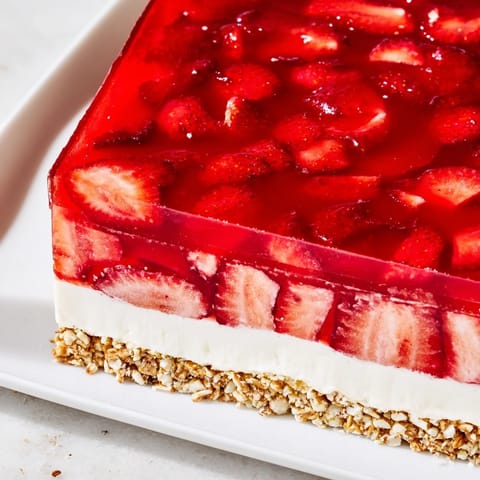 Strawberry Pretzel Salad Delight